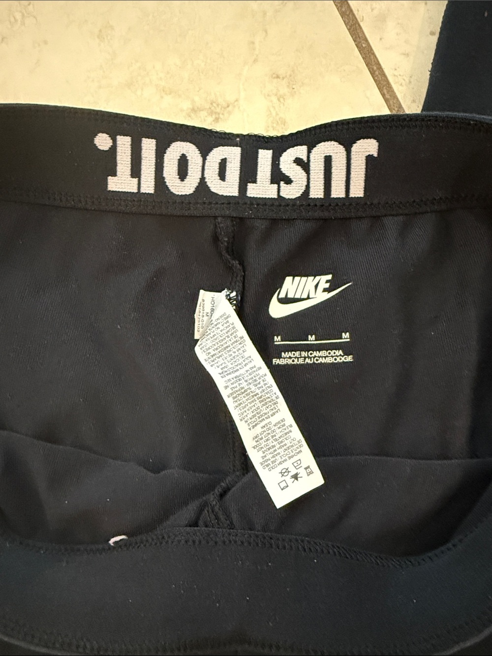Nike Womens Black Athletic Leggings with Subtle Logo - Picture 2 of 4